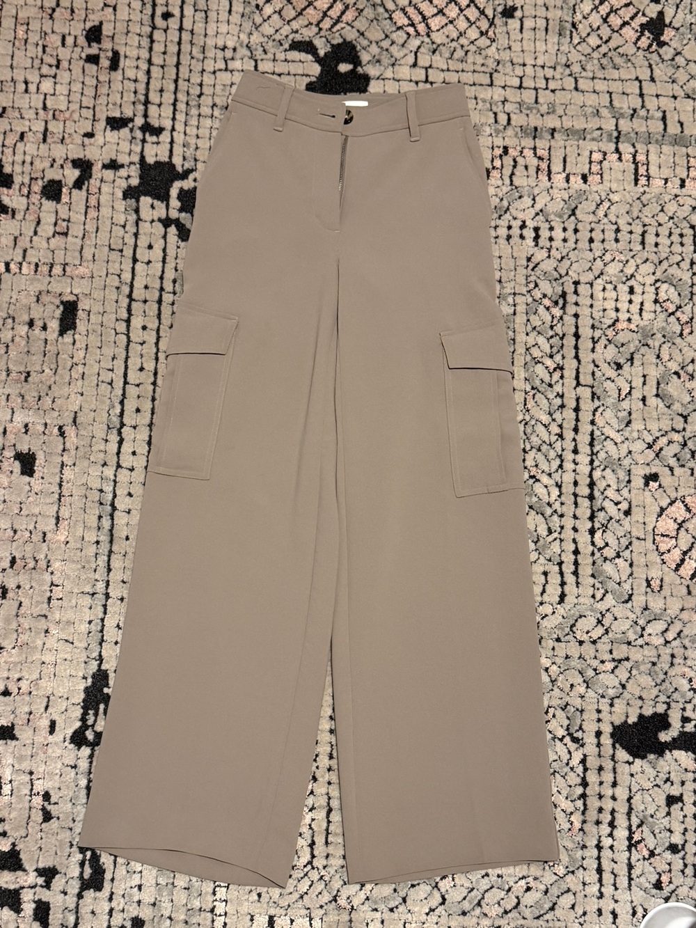 Aritzia Wilfred Crepette Wide-Leg Cargo Trousers in Taupe NWOT regular length